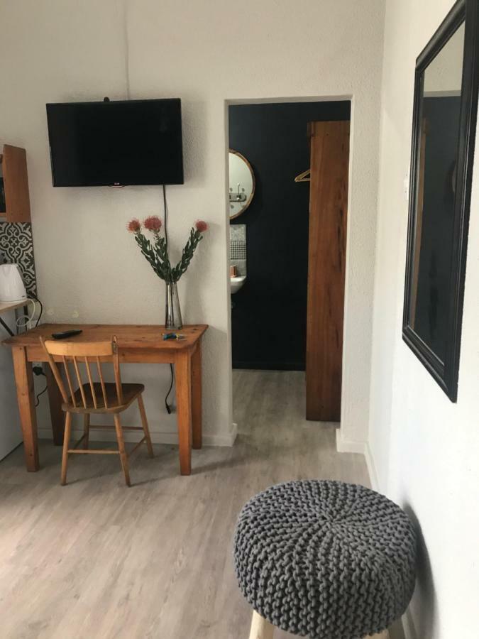 Olive Tree Private Rooms In Stellenbosch- No Load Shedding Exterior foto